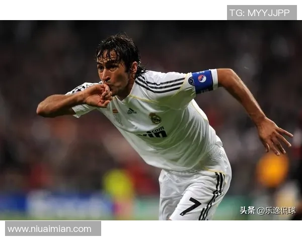 收藏足球球星名字卡感受绿茵传奇魅力与荣耀瞬间