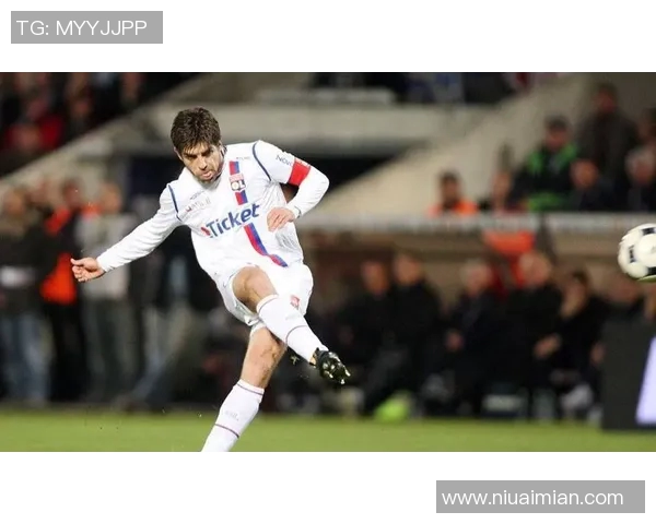 足球历史上最帅任意球高手排名盘点 技巧与魅力并存的传奇球员